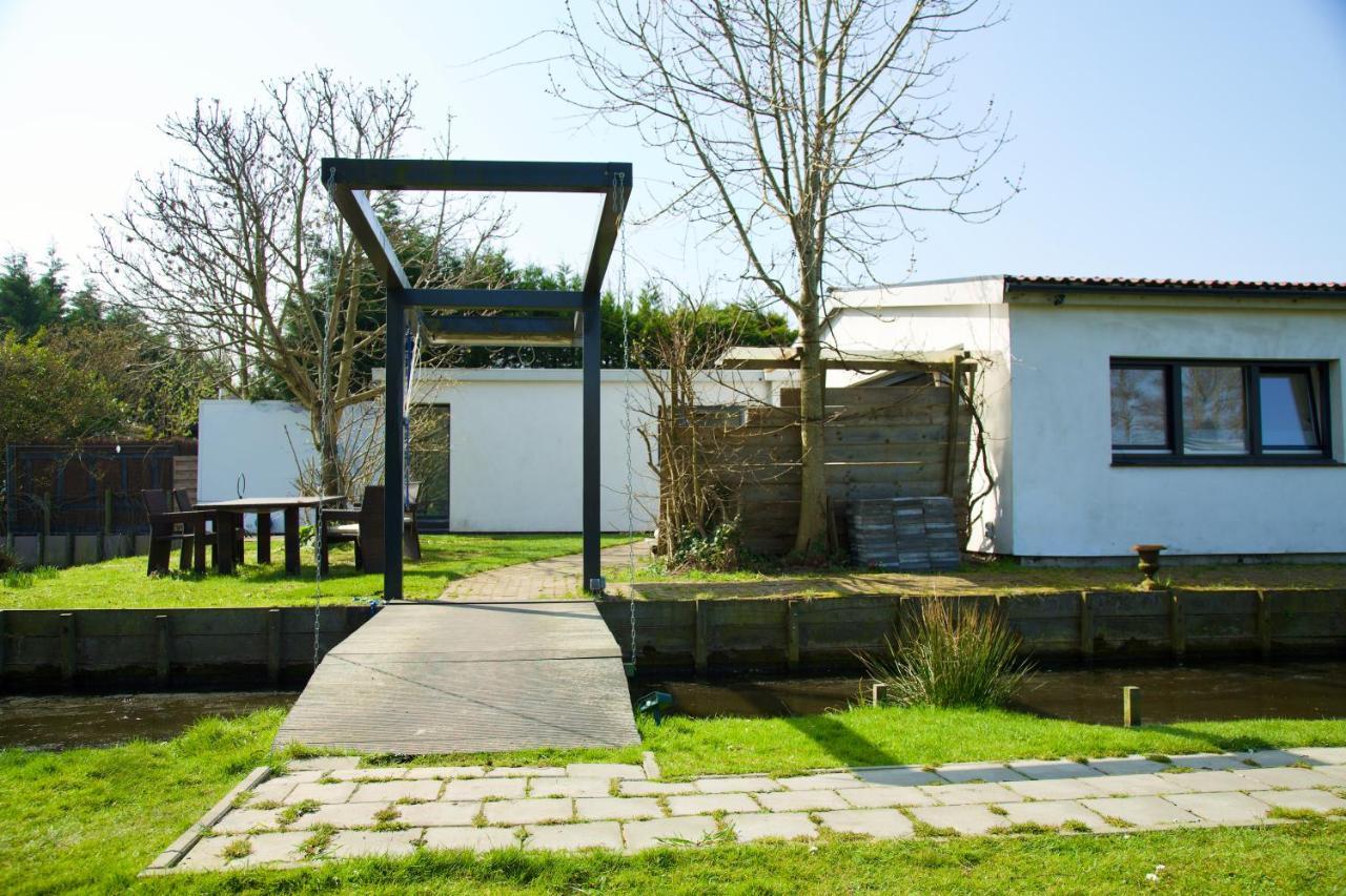 Bungalow between Haarlem&Amsterdam Vijfhuizen Bagian luar foto
