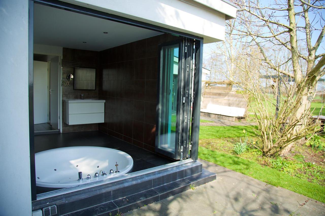 Bungalow between Haarlem&Amsterdam Vijfhuizen Bagian luar foto