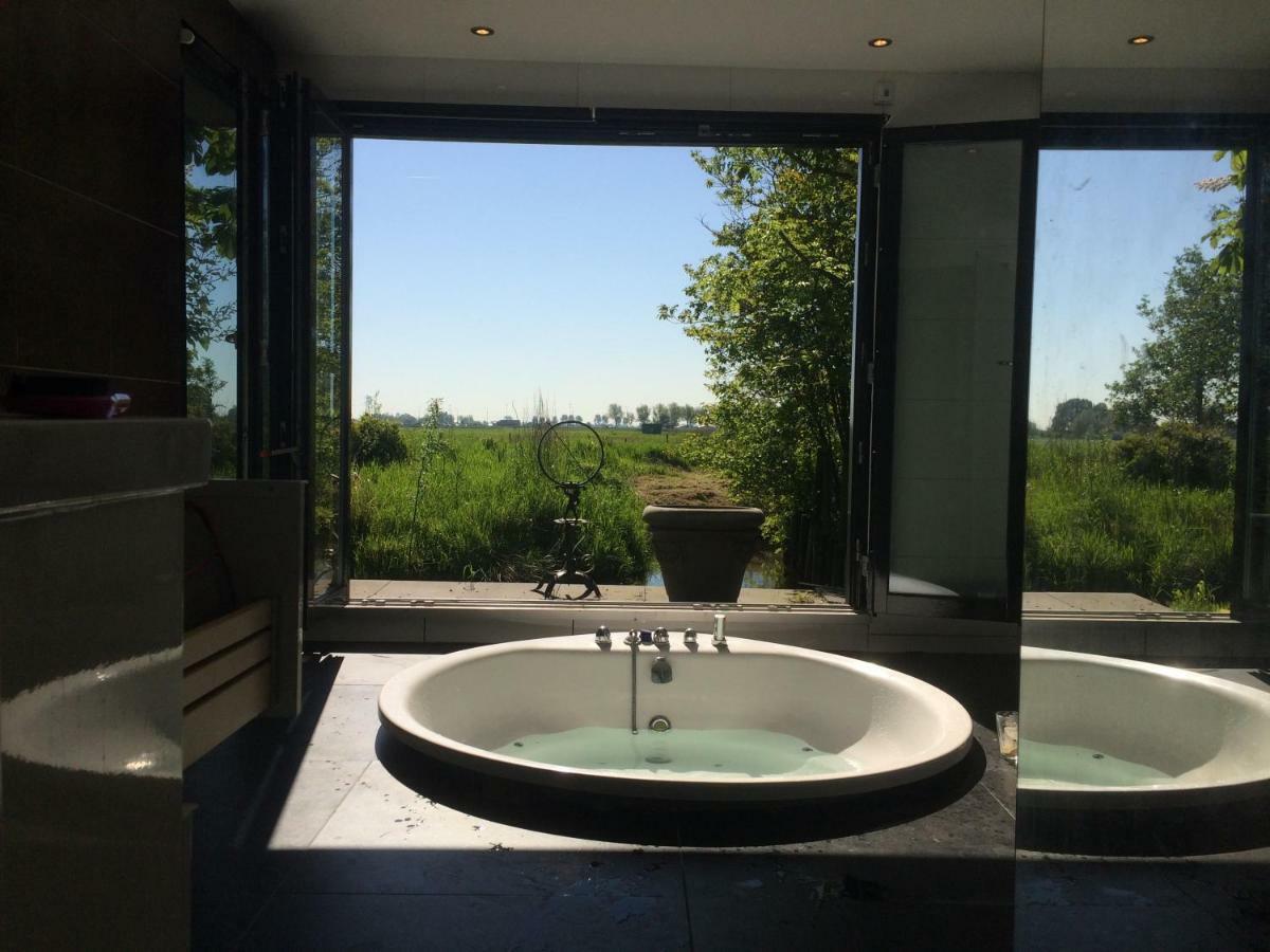 Bungalow between Haarlem&Amsterdam Vijfhuizen Bagian luar foto