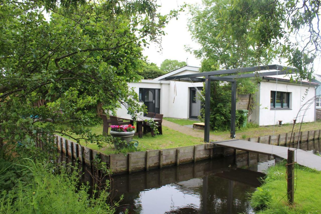 Bungalow between Haarlem&Amsterdam Vijfhuizen Bagian luar foto