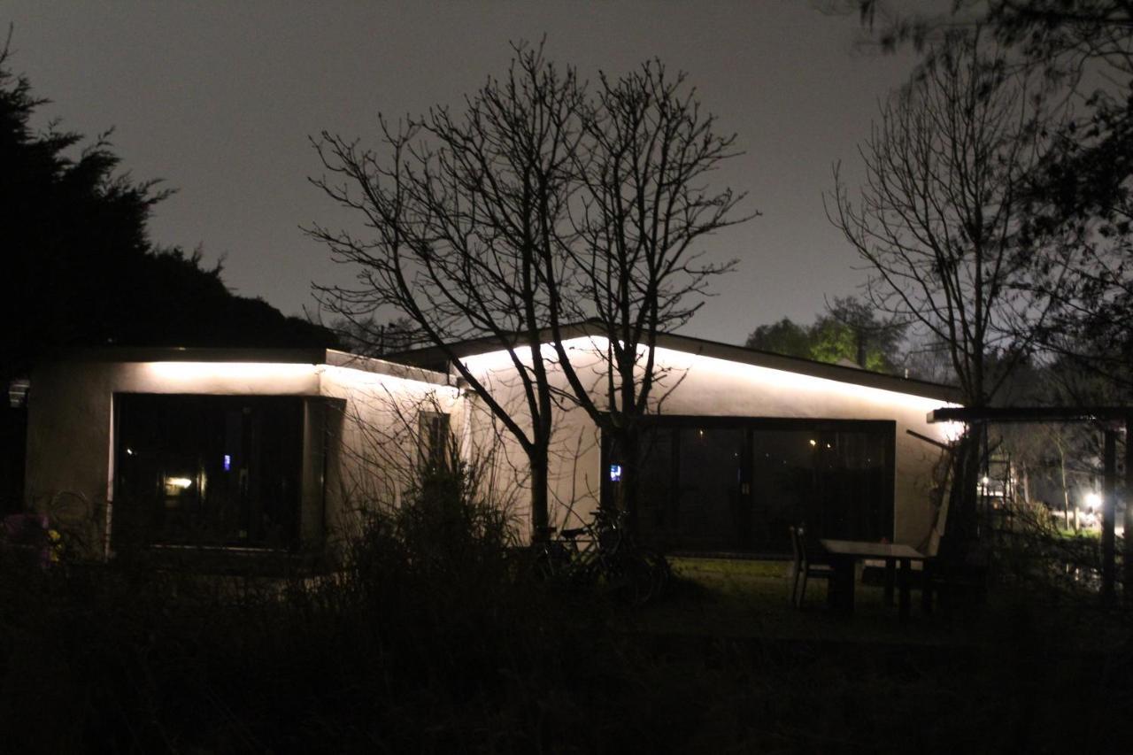 Bungalow between Haarlem&Amsterdam Vijfhuizen Bagian luar foto