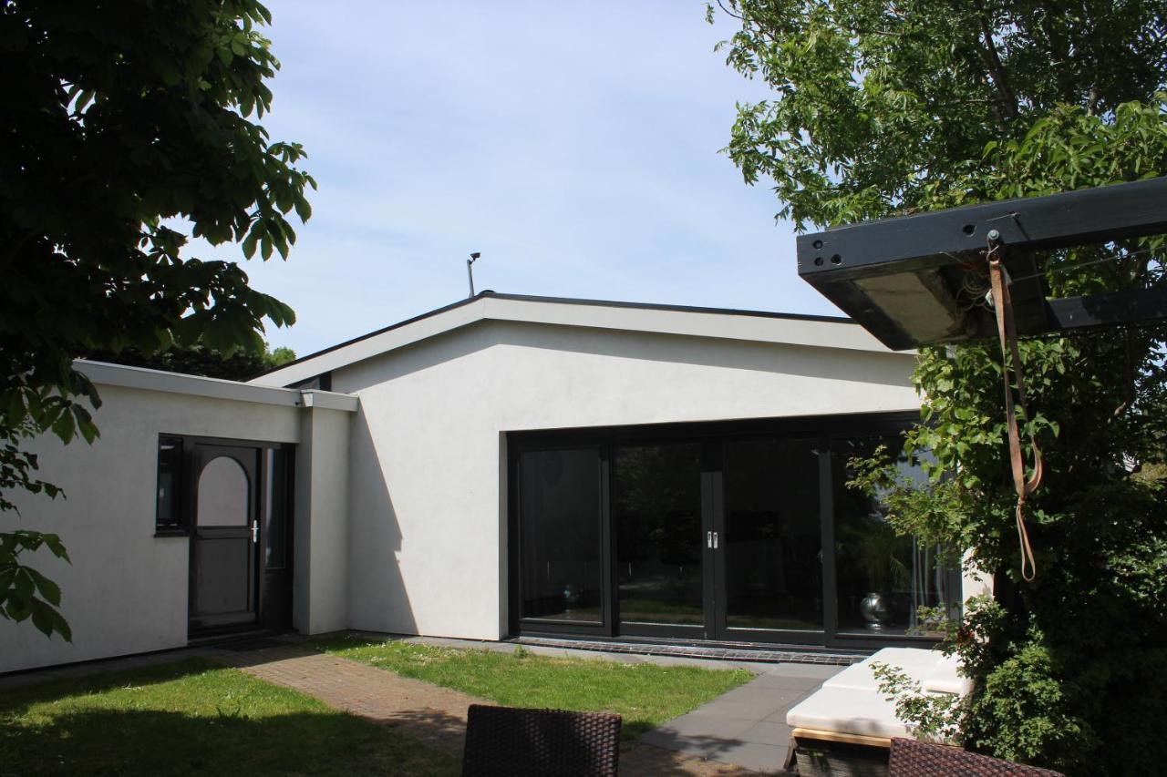 Bungalow between Haarlem&Amsterdam Vijfhuizen Bagian luar foto